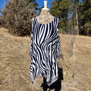 PEEKABOO shoulder, scoop neck tunic by White Mark, 2XL. 3/4 sleeve, Cute!